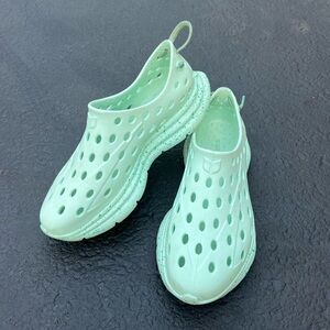 Kane Revive Recovery Shoe Size 6 Womens